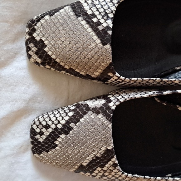 M Gemi snakeskin ballet flats w/ squared off toe 39 (8.5) - Picture 2 of 12
